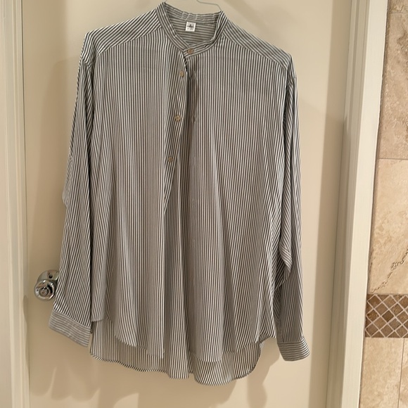 Giorgio Armani Gray and White Striped shirt
rayon and silk size small - Picture 1 of 5